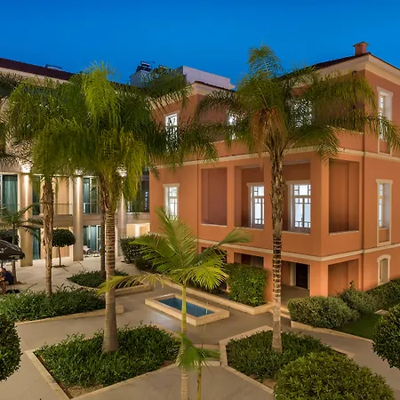 Trianon Luxury & Lejlighedshotel 4*
