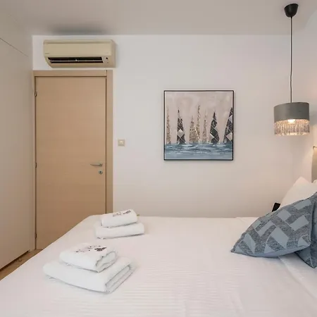 Trianon Luxury & 4*