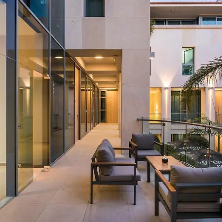 Trianon Luxury & מלון דירות