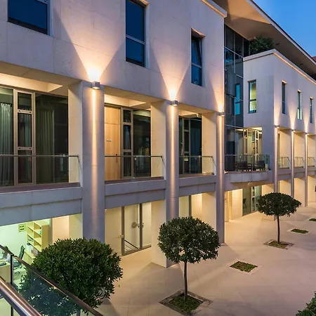 Trianon Luxury & מלון דירות חאניה